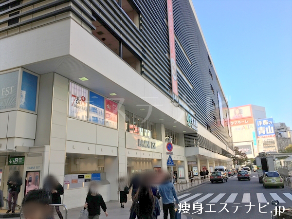 JR新宿駅中央東口方面に出ます
