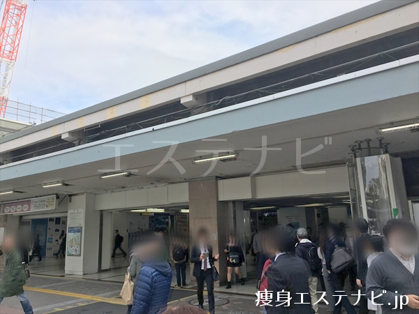JR横浜駅西口を出ます