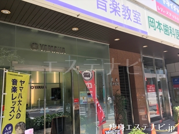 岡本ビルの６階にラバ(LAVA) 堺東店があります。
