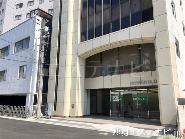 サンケンビルがあり、４階がBTB 姫路店です。