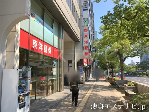 東洋証券があるトロア神戸ビルがあり６階が24／7 ワークアウト三宮店があります。