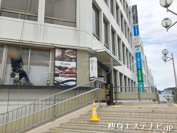 枚方近畿ビルの４階がラバ(LAVA) 枚方市駅前店です。