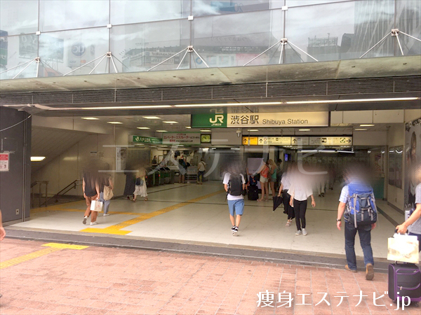 渋谷駅ハチ公口を出て